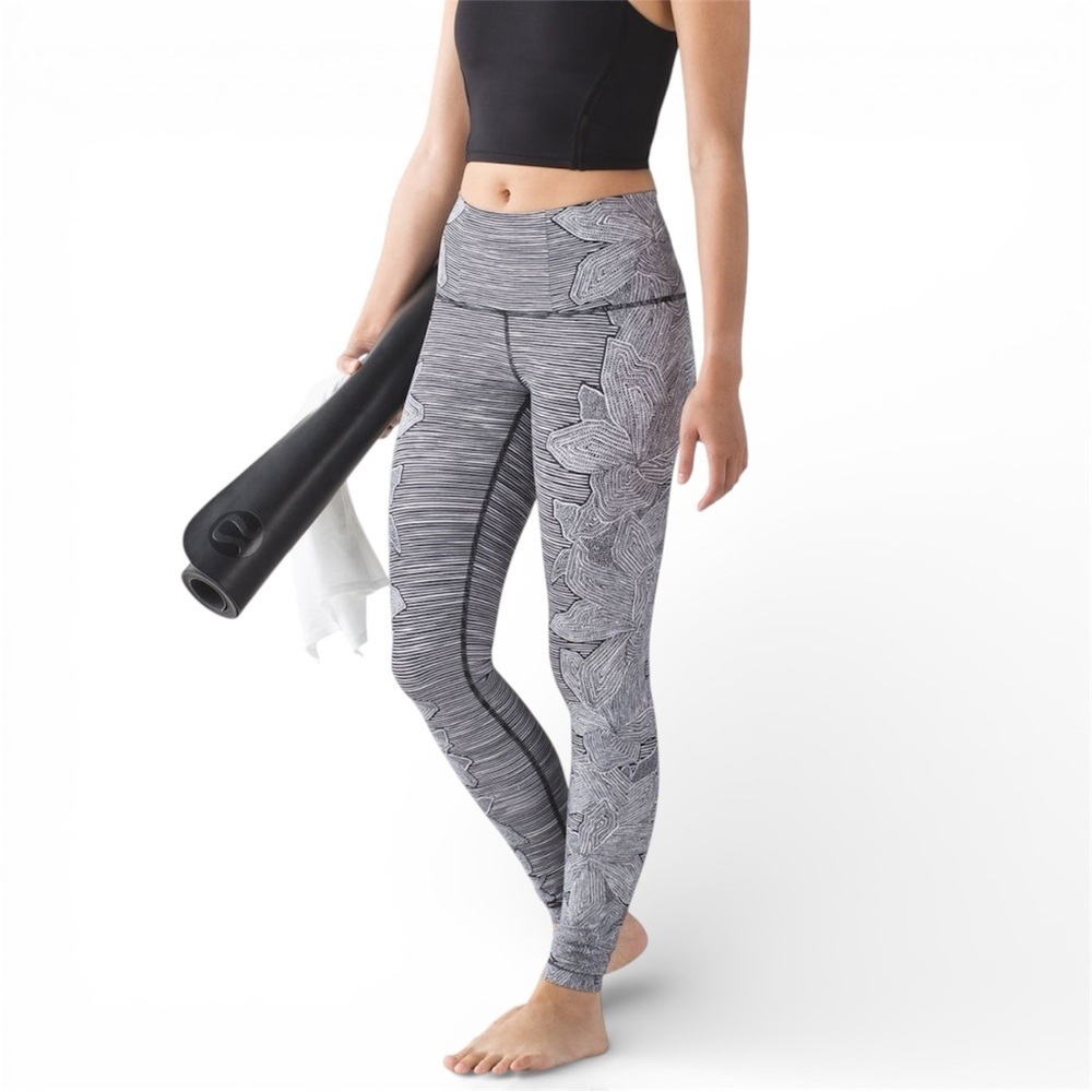 Lululemon Wunder Under Pant Leggings Hi-Rise Dottie Tribe White Black Size 4